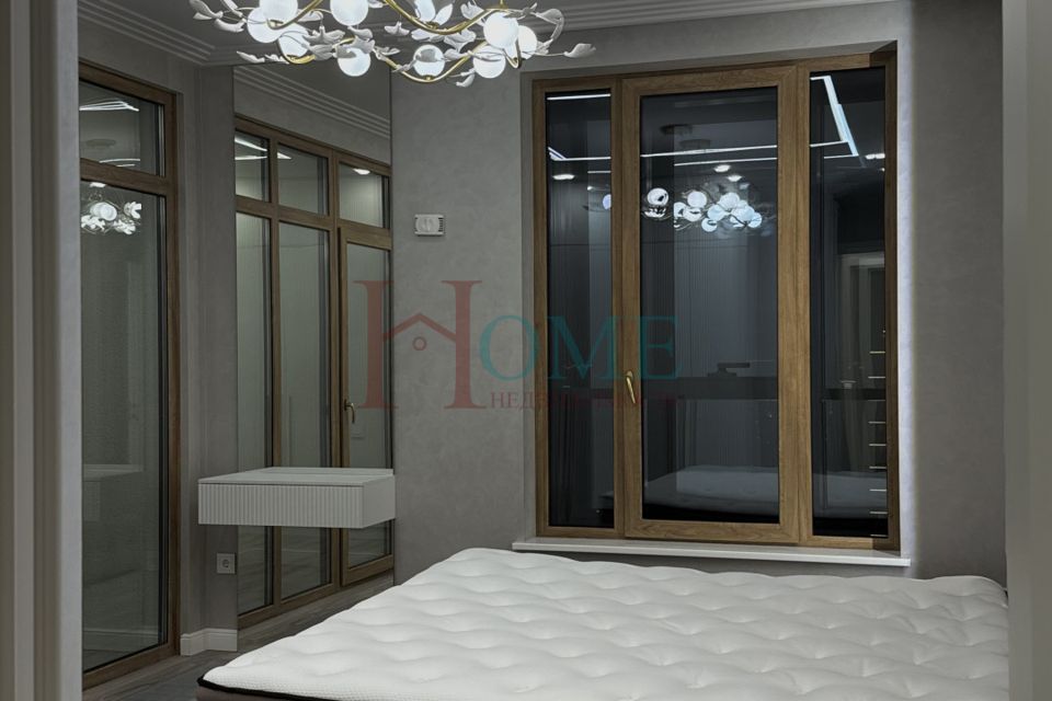 Сдаётся 4-комнатная квартира, 111 м²