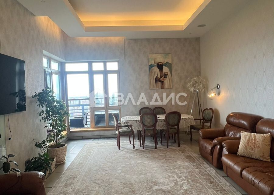Продаётся 3-комнатная квартира, 110 м²