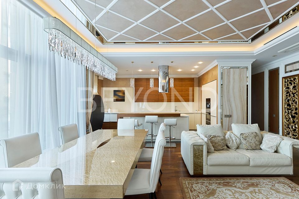 Сдаётся 5-комнатная квартира, 220.2 м²