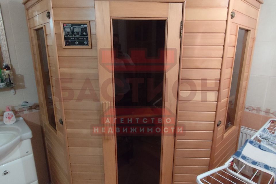 Продаётся 3-этажный дом, 300 м²