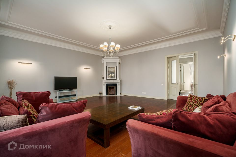 Продаётся 3-комнатная квартира, 156 м²