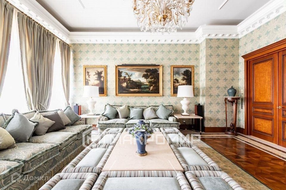 Сдаётся 5-комнатная квартира, 300 м²