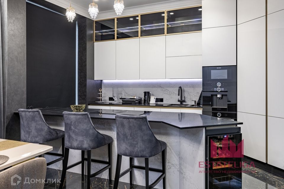 Продаётся 5-комнатная квартира, 155 м²