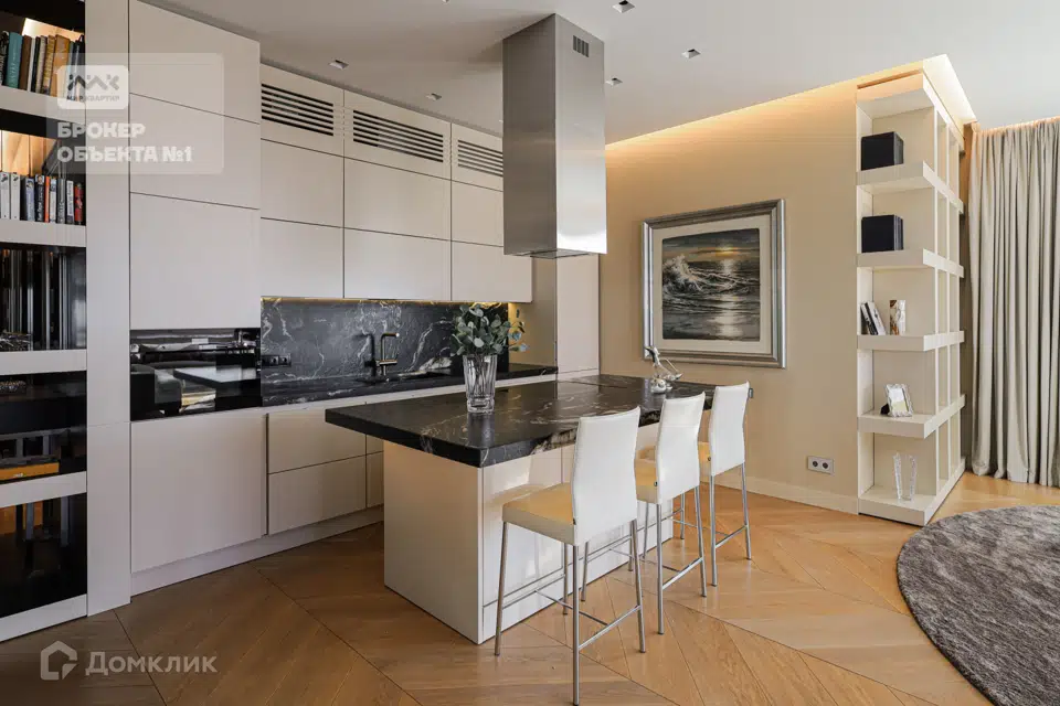 Продаётся 3-комнатная квартира, 156.9 м²