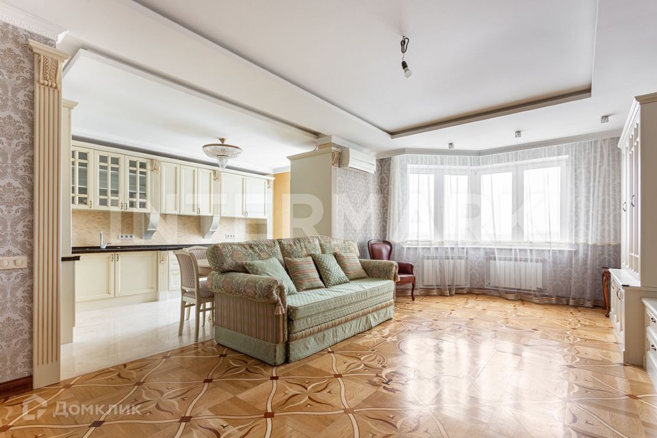 Продаётся 6-комнатная квартира, 176 м²