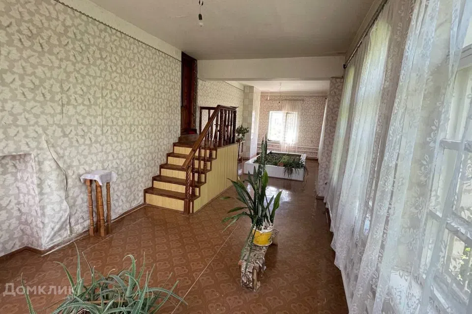 Продаётся 2-этажный дом, 660 м²