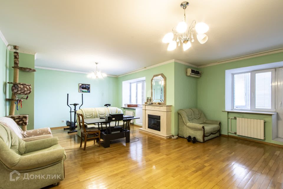Продаётся 4-комнатная квартира, 150.5 м²