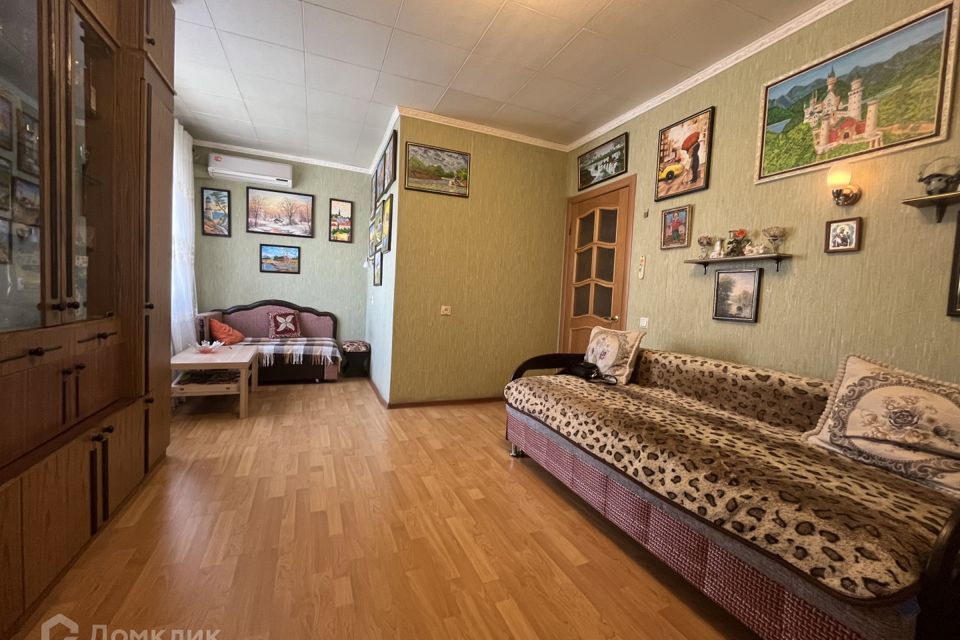 Продаётся 1-комнатная квартира, 42 м²