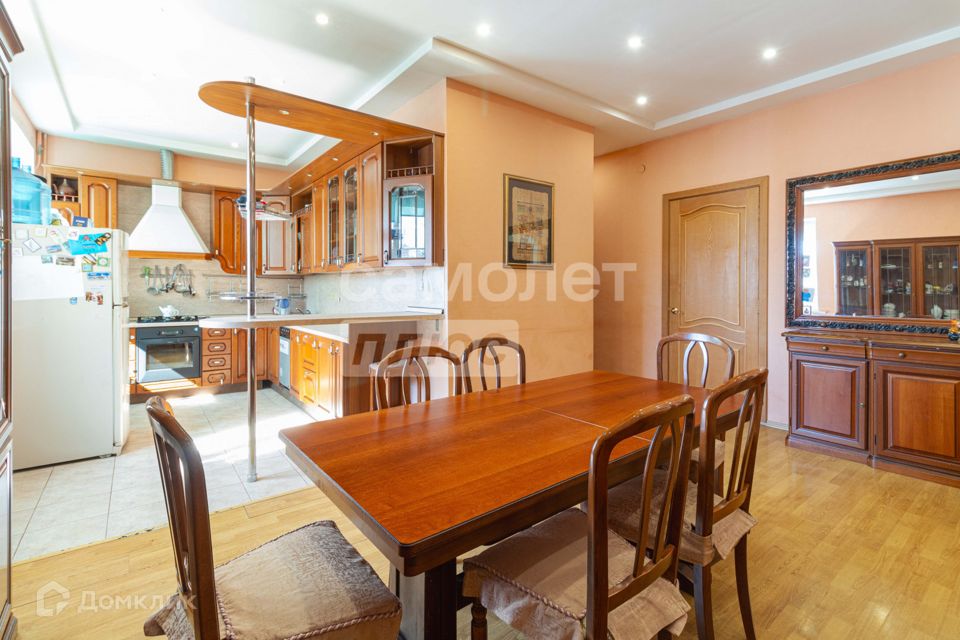 Продаётся 3-комнатная квартира, 133.6 м²