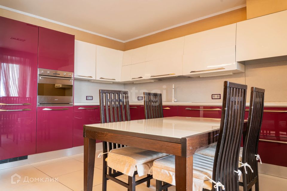 Продаётся 3-комнатная квартира, 100 м²