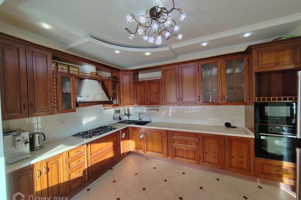 Продаётся 3-комнатная квартира, 134.3 м²