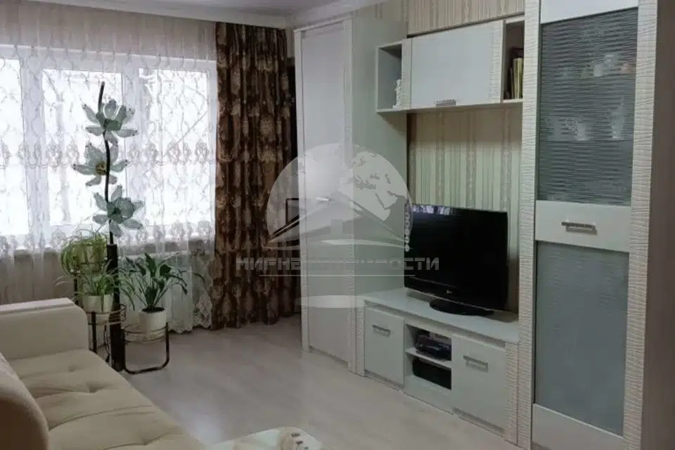 Продаётся 4-комнатная квартира, 61.8 м²