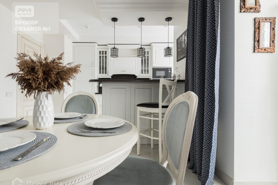 Продаётся 3-комнатная квартира, 104.5 м²