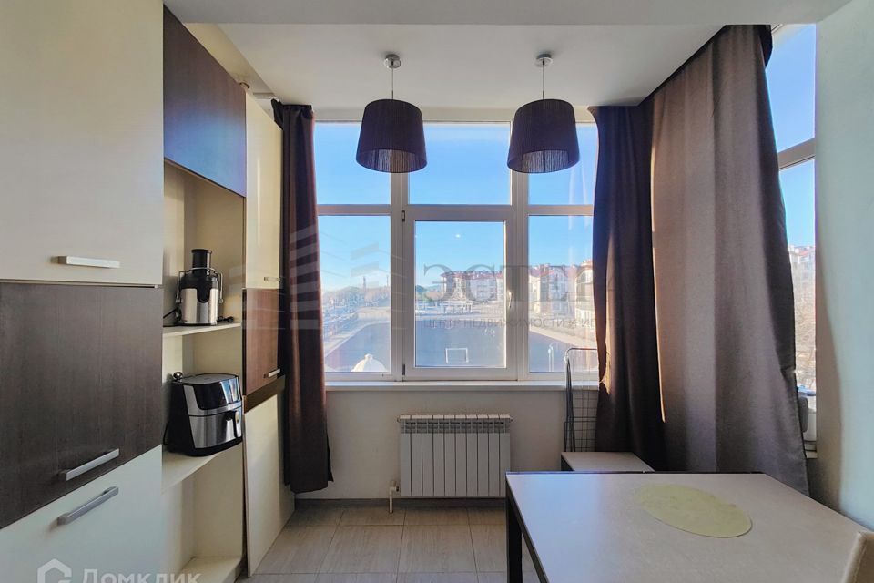 Продаётся 1-комнатная квартира, 56 м²