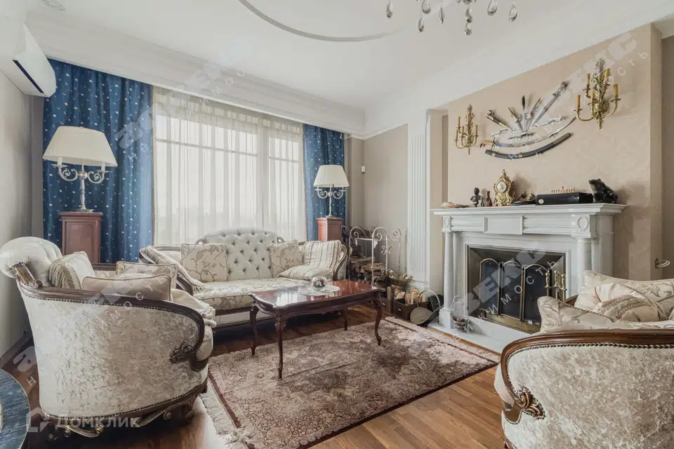 Продаётся 5-комнатная квартира, 235.9 м²