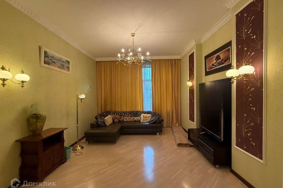 Продаётся 3-комнатная квартира, 146 м²