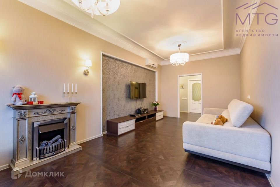 Продаётся 4-комнатная квартира, 160 м²