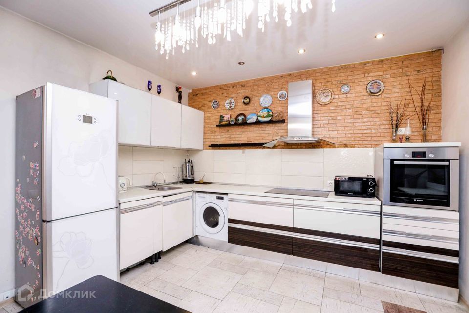 Сдаётся 3-комнатная квартира, 97.6 м²
