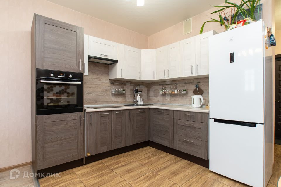 Продаётся 1-комнатная квартира, 57 м²
