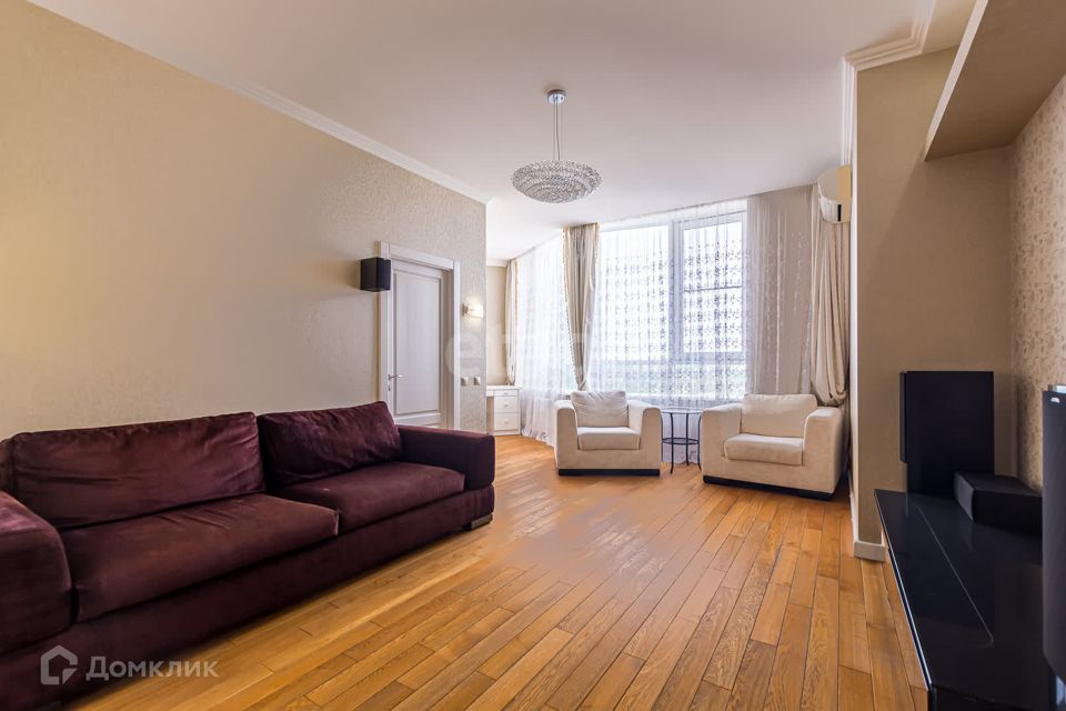 Продаётся 3-комнатная квартира, 130 м²