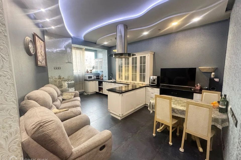Продаётся 4-комнатная квартира, 114.1 м²