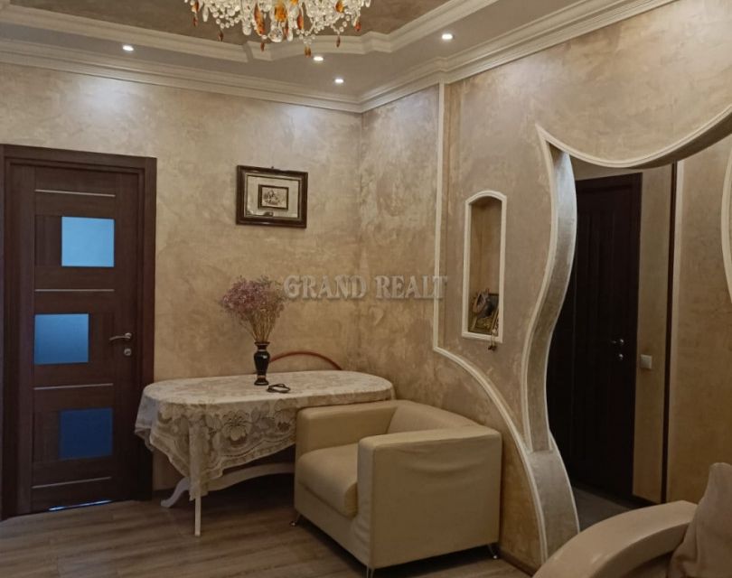 Продаётся 4-комнатная квартира, 74.8 м²