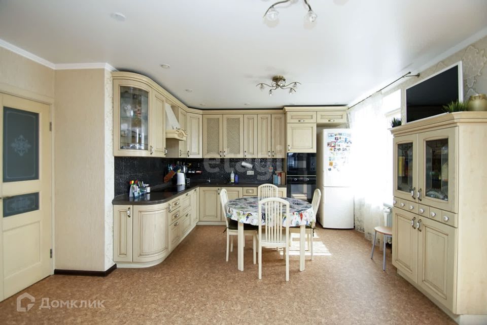 Продаётся 3-комнатная квартира, 106 м²