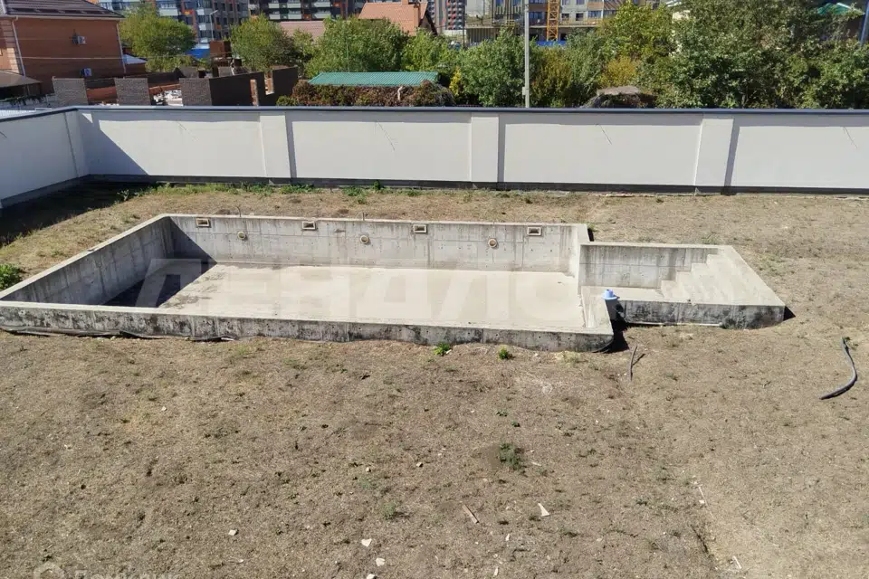 Продаётся 3-этажный дом, 1000 м²