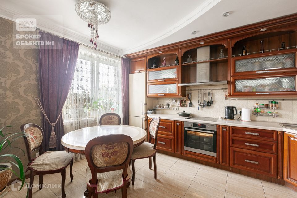 Продаётся 2-комнатная квартира, 103.3 м²