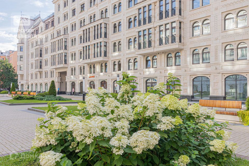 Продаётся 4-комнатная квартира, 142 м²