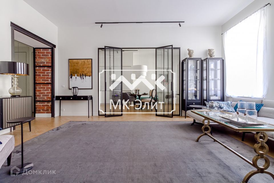 Продаётся 4-комнатная квартира, 140.6 м²
