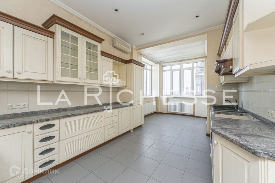 Продаётся 5-комнатная квартира, 190.7 м²