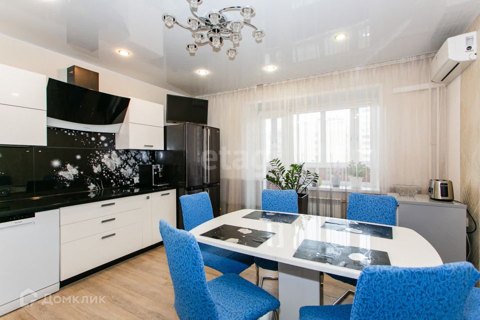 Продаётся 4-комнатная квартира, 130.5 м²