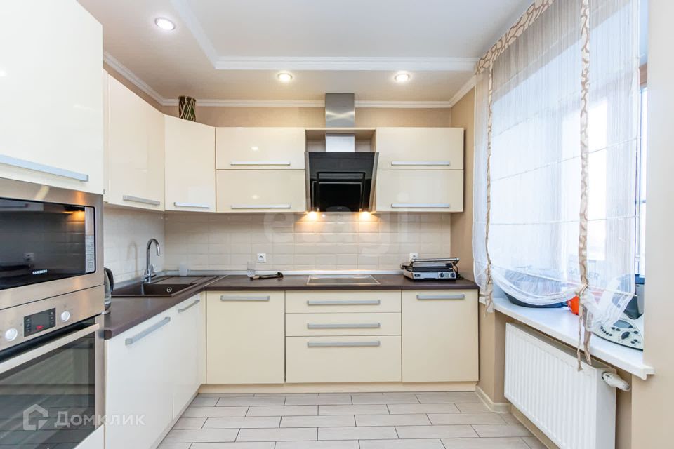 Продаётся 3-комнатная квартира, 111.7 м²