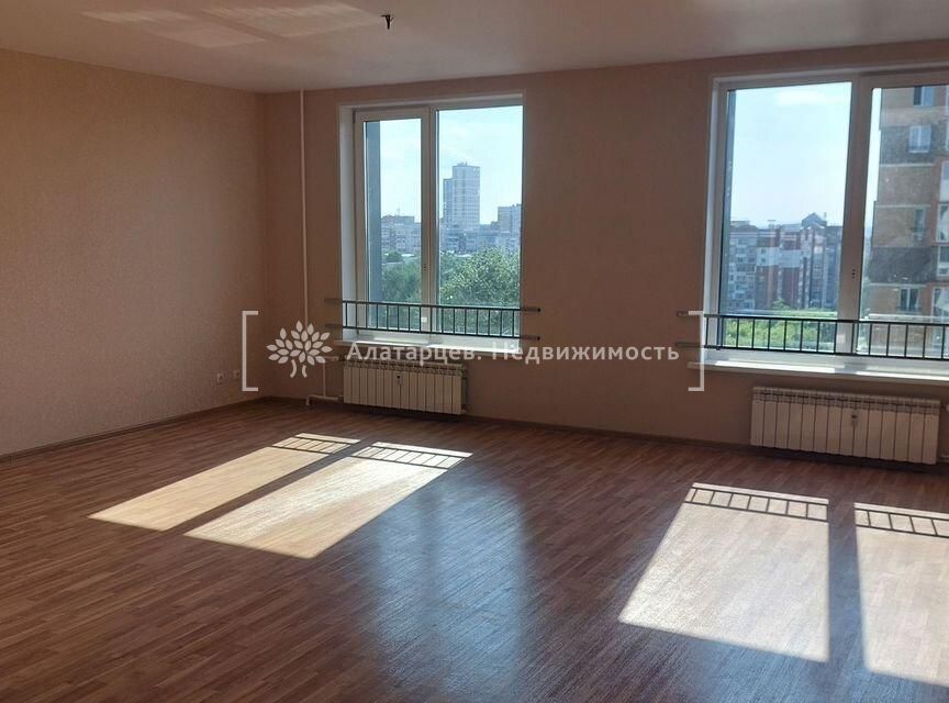 Продаётся 3-комнатная квартира, 104 м²