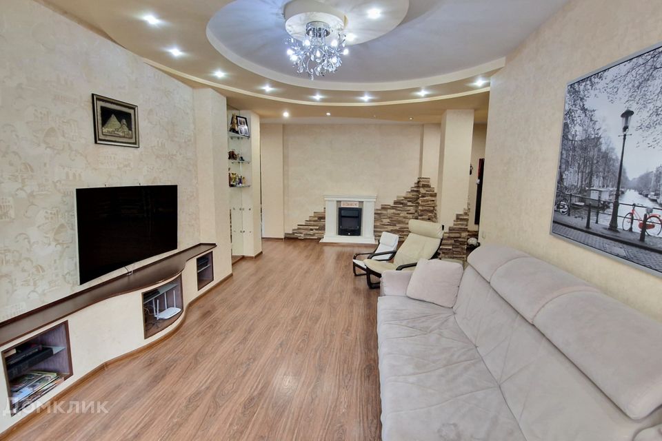 Продаётся 3-комнатная квартира, 107.5 м²