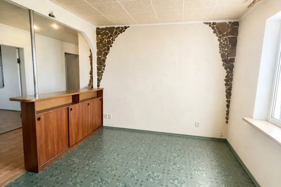 Продаётся 4-комнатная квартира, 77 м²