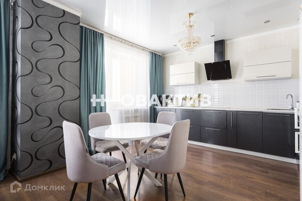 Продаётся 3-комнатная квартира, 101.8 м²