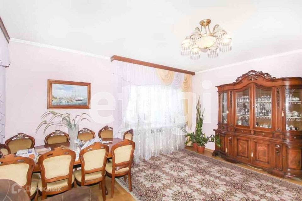 Продаётся 3-комнатная квартира, 127.5 м²