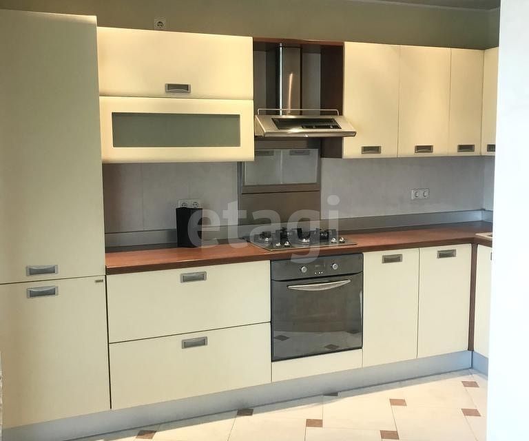 Продаётся 3-комнатная квартира, 168 м²