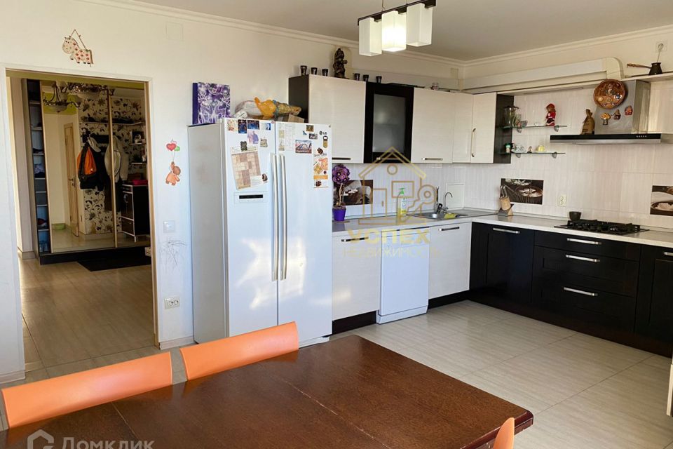 Продаётся 4-комнатная квартира, 105.9 м²