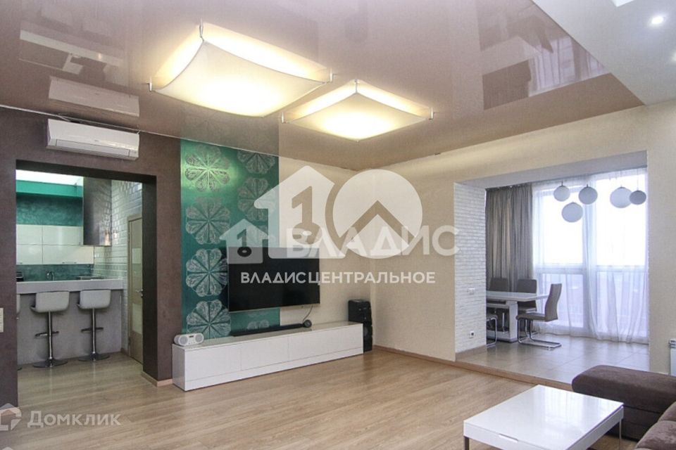 Продаётся 4-комнатная квартира, 135 м²
