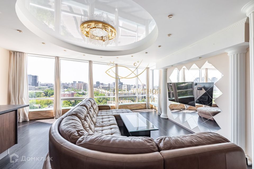 Продаётся 3-комнатная квартира, 148 м²