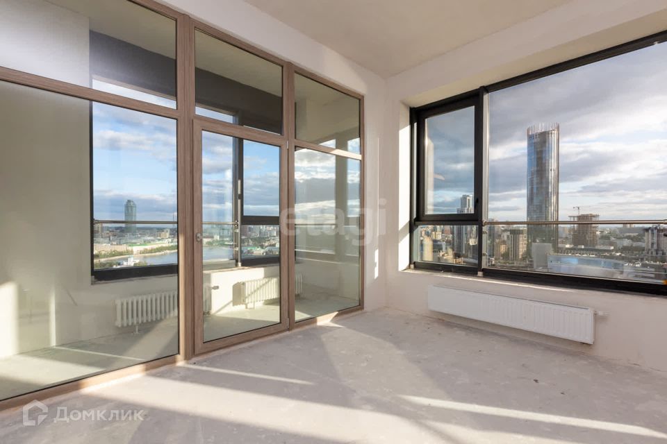 Продаётся 3-комнатная квартира, 207.9 м²