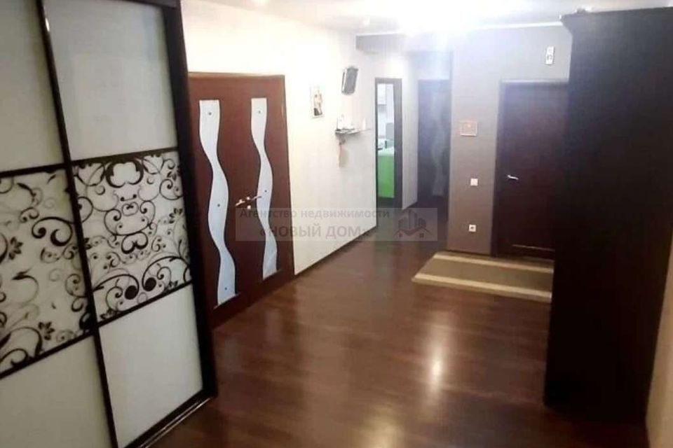 Продаётся 4-комнатная квартира, 136 м²
