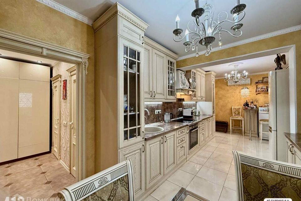 Продаётся 4-комнатная квартира, 107.7 м²