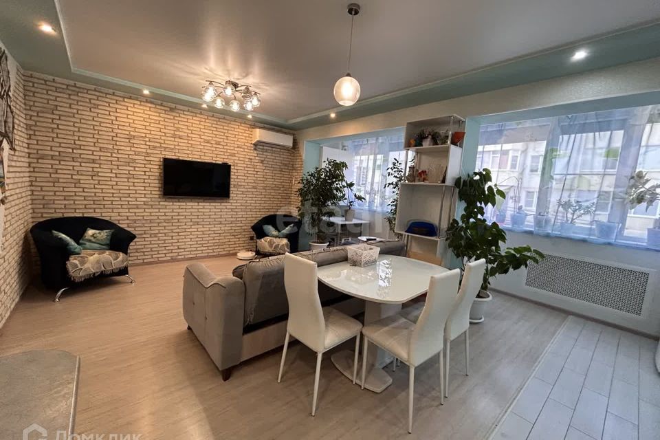 Продаётся 3-комнатная квартира, 100 м²