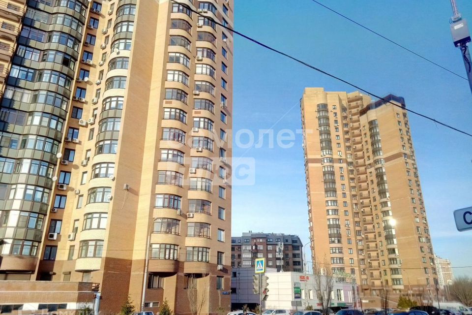 Продаётся 1-комнатная квартира, 220 м²