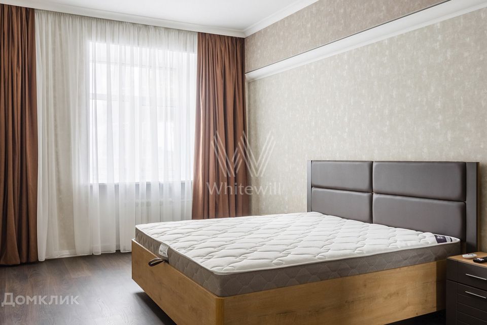 Сдаётся 4-комнатная квартира, 135 м²