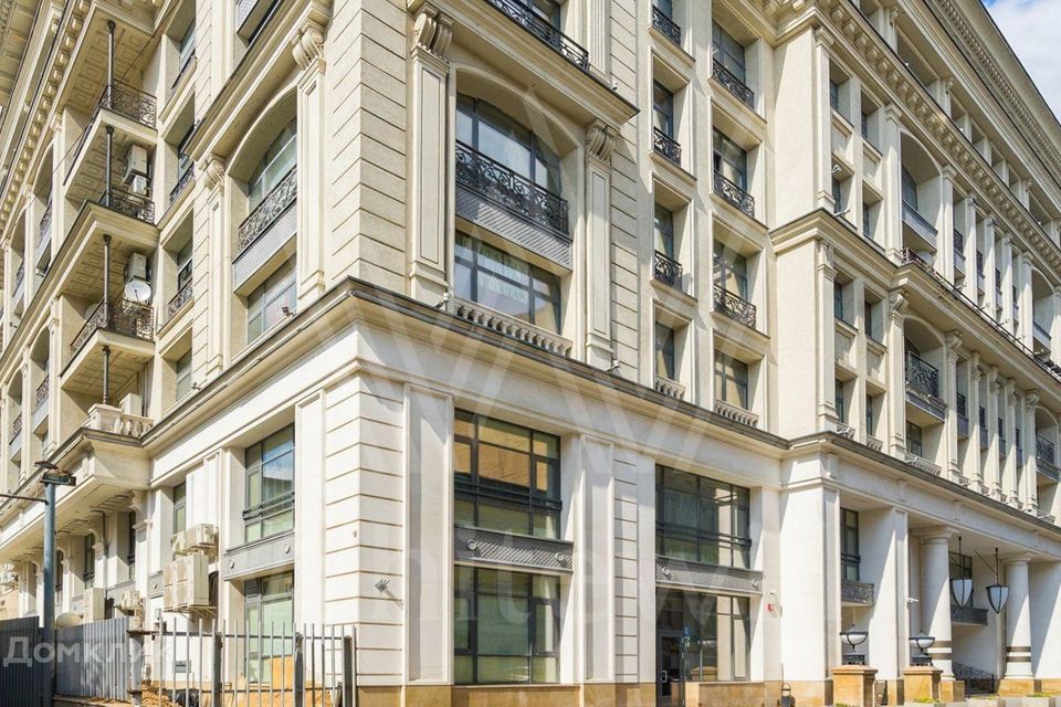 Продаётся 3-комнатная квартира, 143 м²